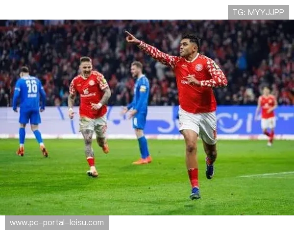 美因茨定位球成得分杀招，蒂茨头球与阿米里精准脚法配合默契